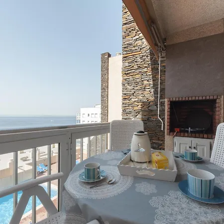In With Stunning Sea Views 公寓